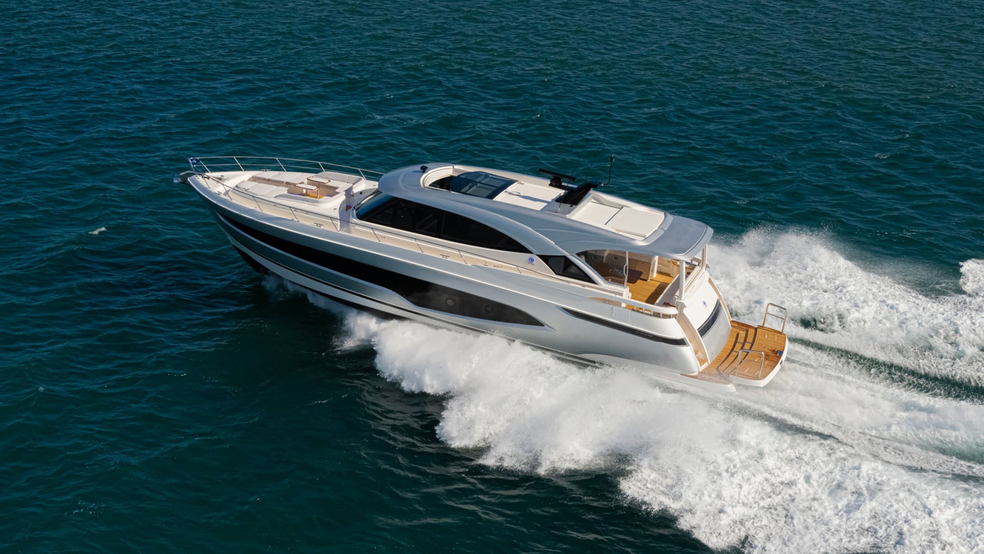Riviera 6800 Sport Yacht